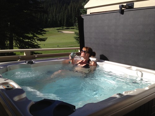 Stones Throw Sun Peaks private hot tub