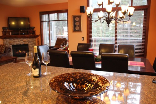 Beautiful Trapper's Landing Sun Peaks family room at BestSunPeaks