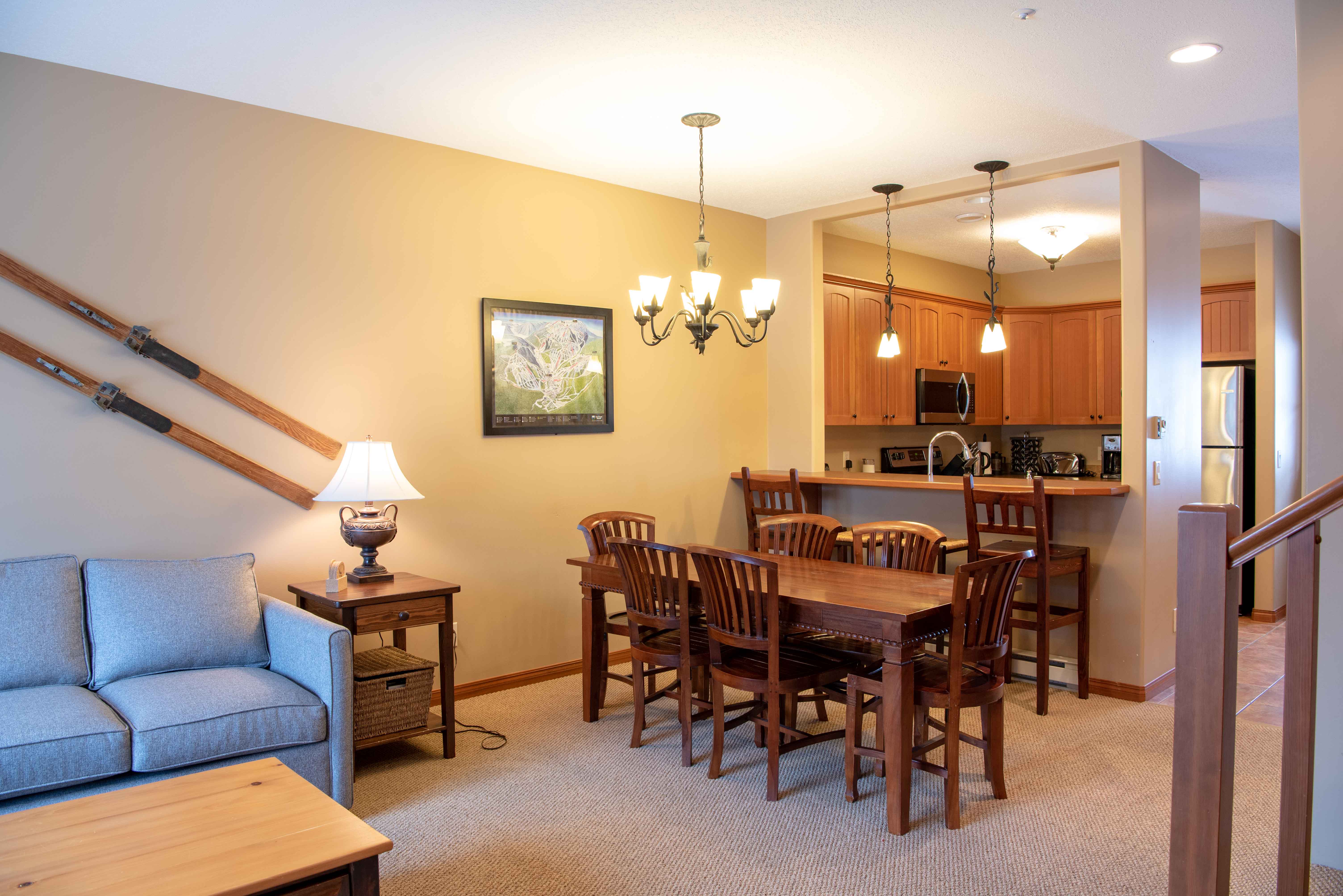 Trail's Edge townhouse dining room