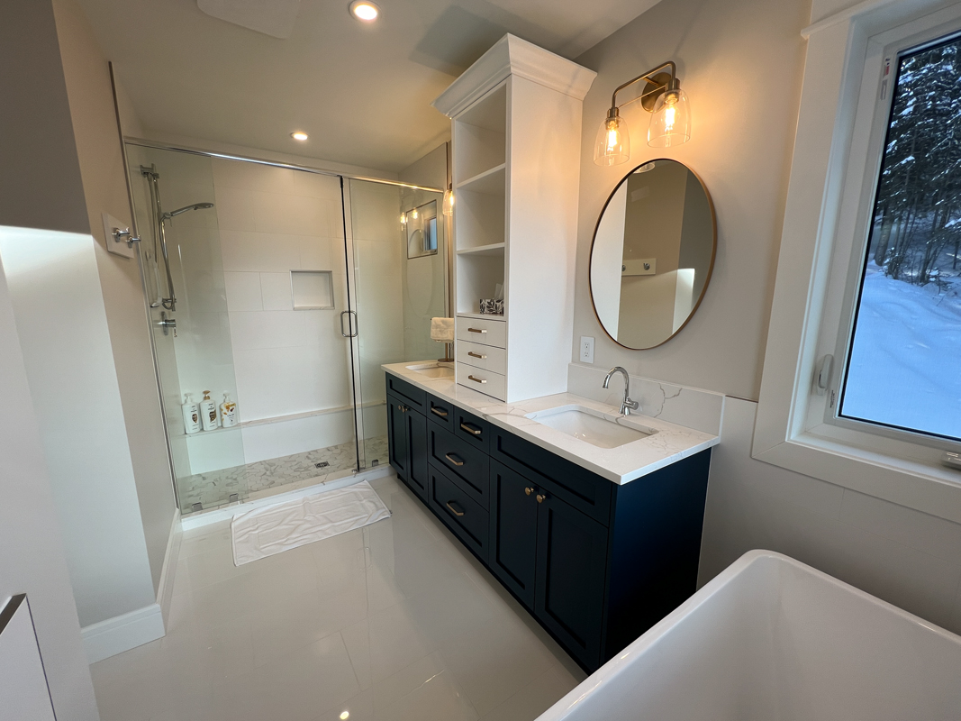 Aurora Chalet ensuite bathroom