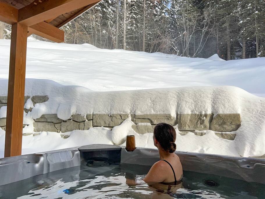Aurora Ridge private hot tub