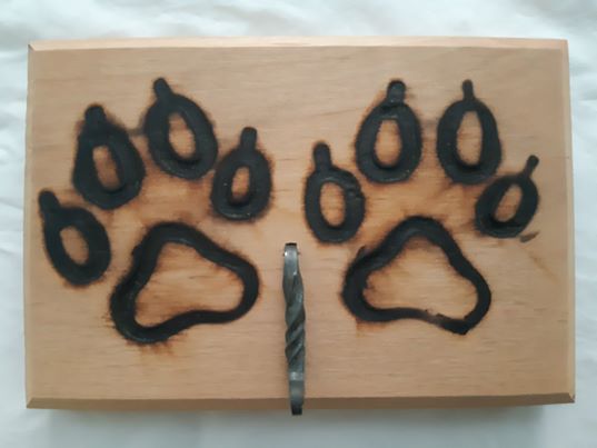 custom wood pet signs and leash holders