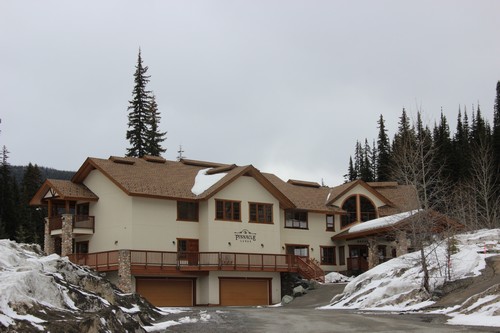 Is the Pinnacle Lodge one of the best Sun Peaks hotels?