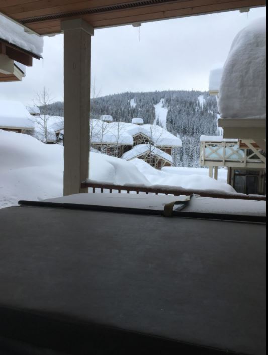 Stones Throw Slopeside Sun Peaks hot tub