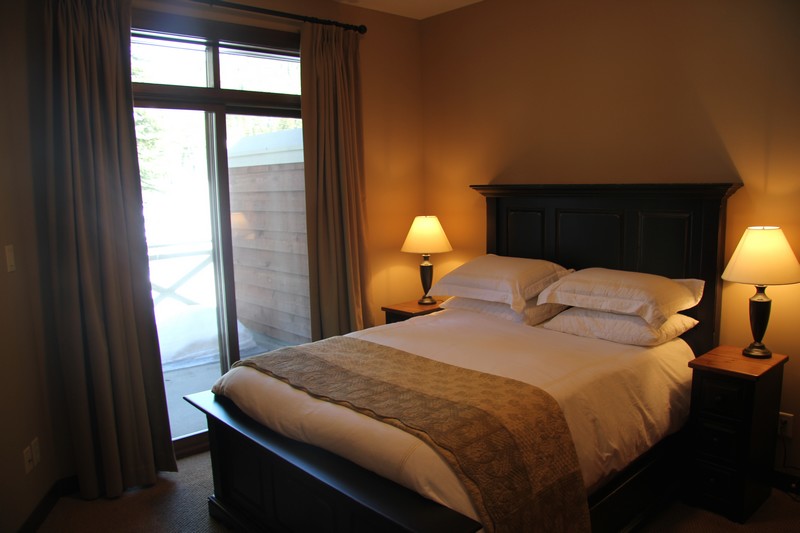 Stone's Throw condo - master bedroom