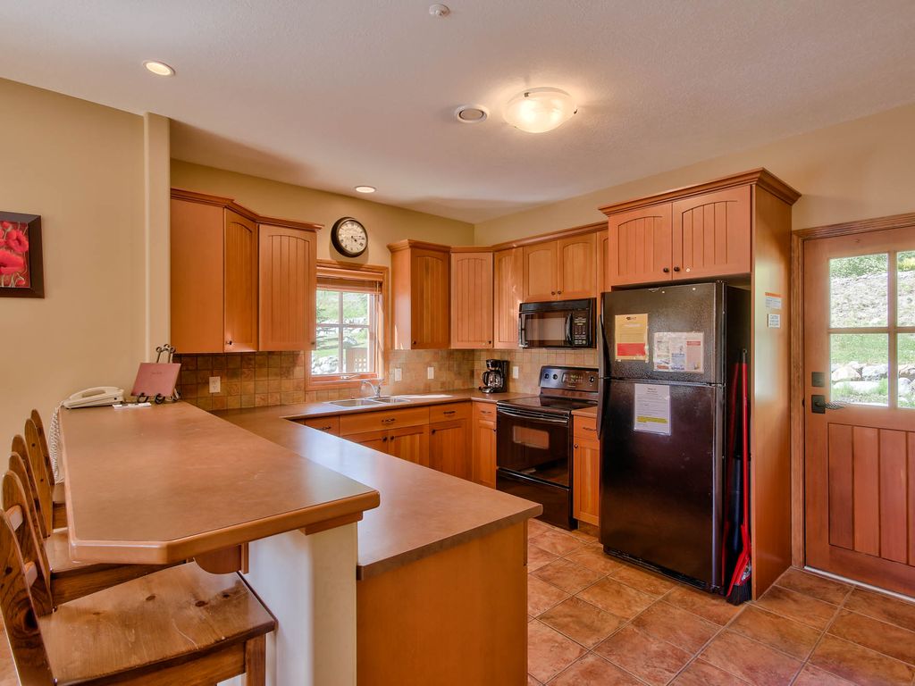 Trails Edge 15 spacious kitchen