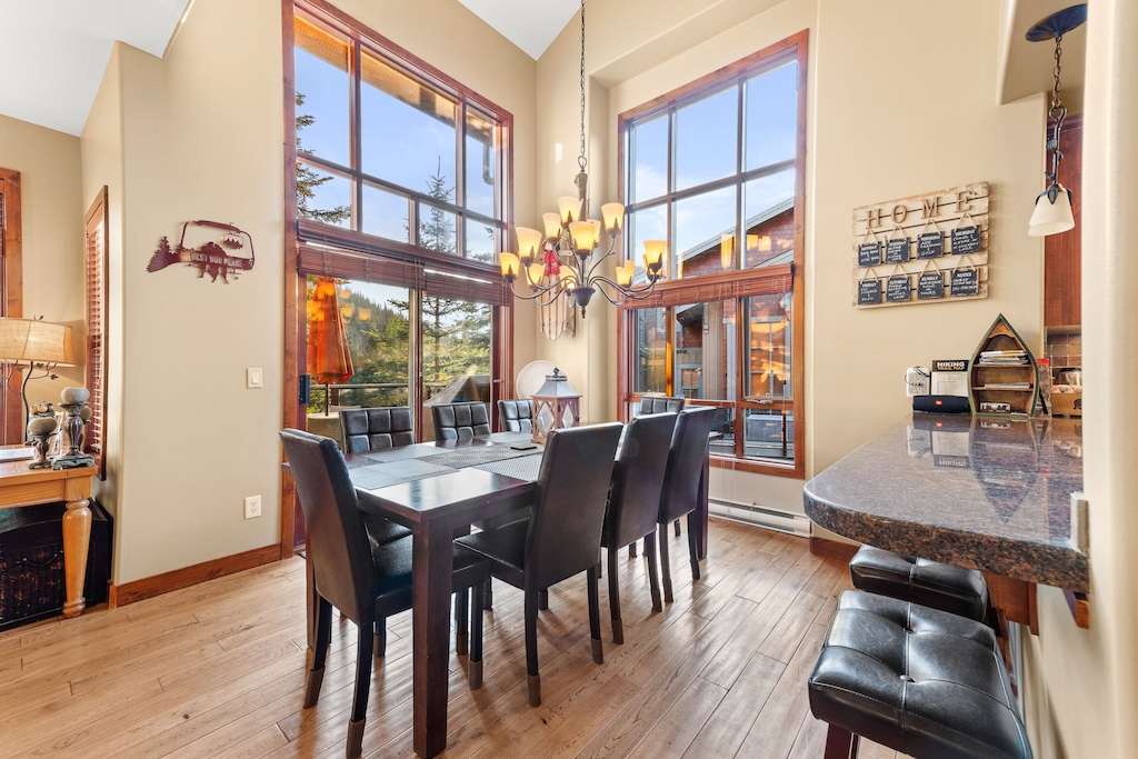 Beautiful views surround the Trapper's Landing dining room with vaulted ceilings