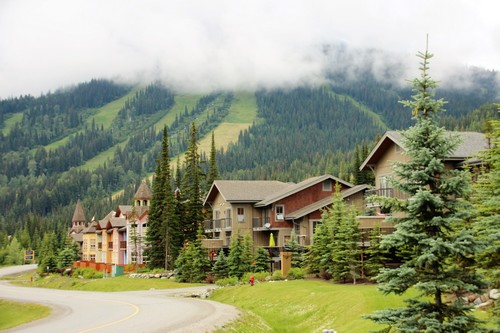 BestSunPeaks Trapper's Landing with Tod Mountain in behind