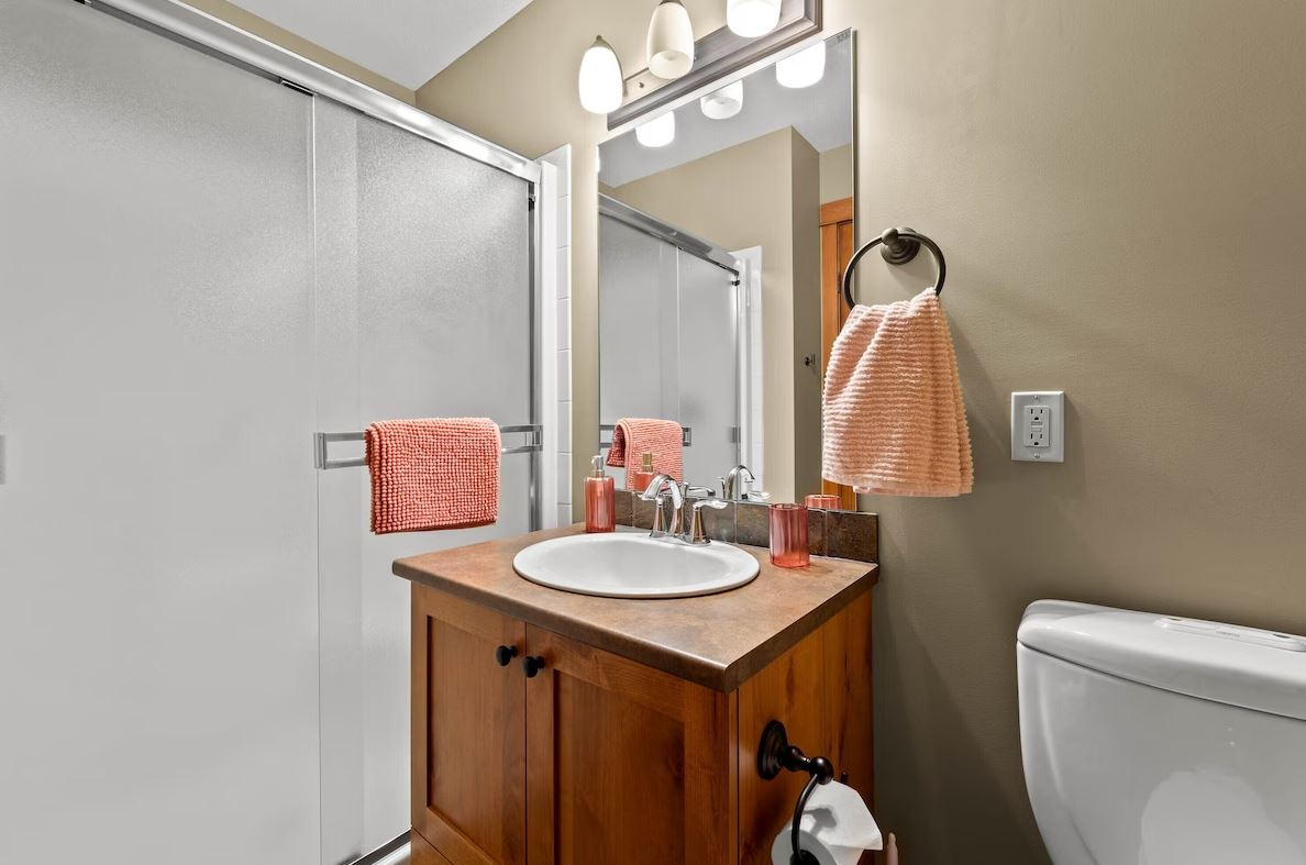 #27 Settler's Crossing Ensuite Bathroom