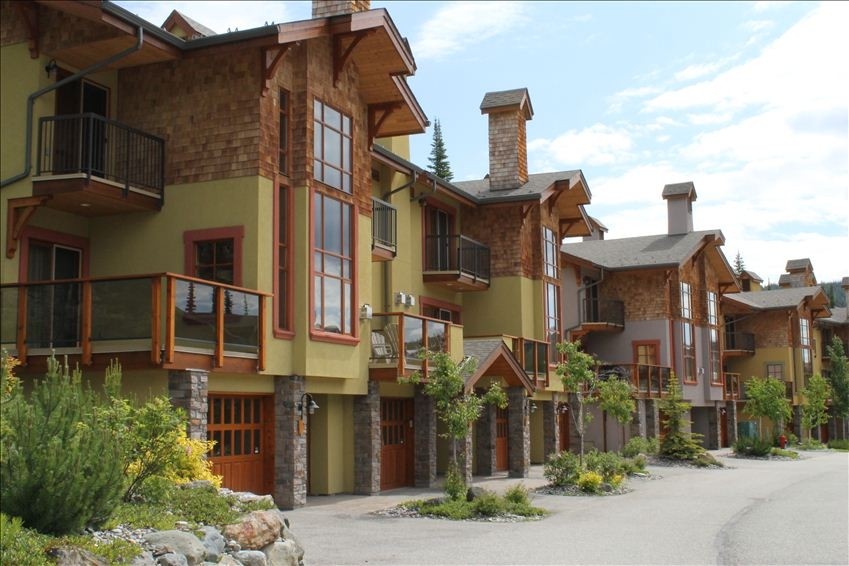 Trails Edge Townhouses - Sun Peaks all season ski resort, British Columbia