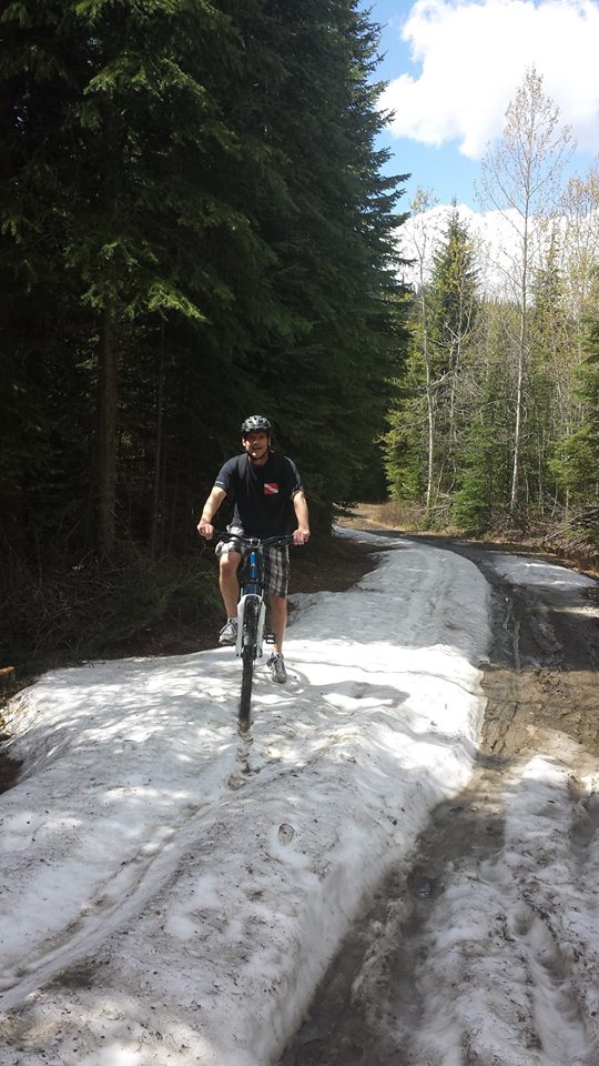 Mountain bike ride to McGillivray Lake in the spring