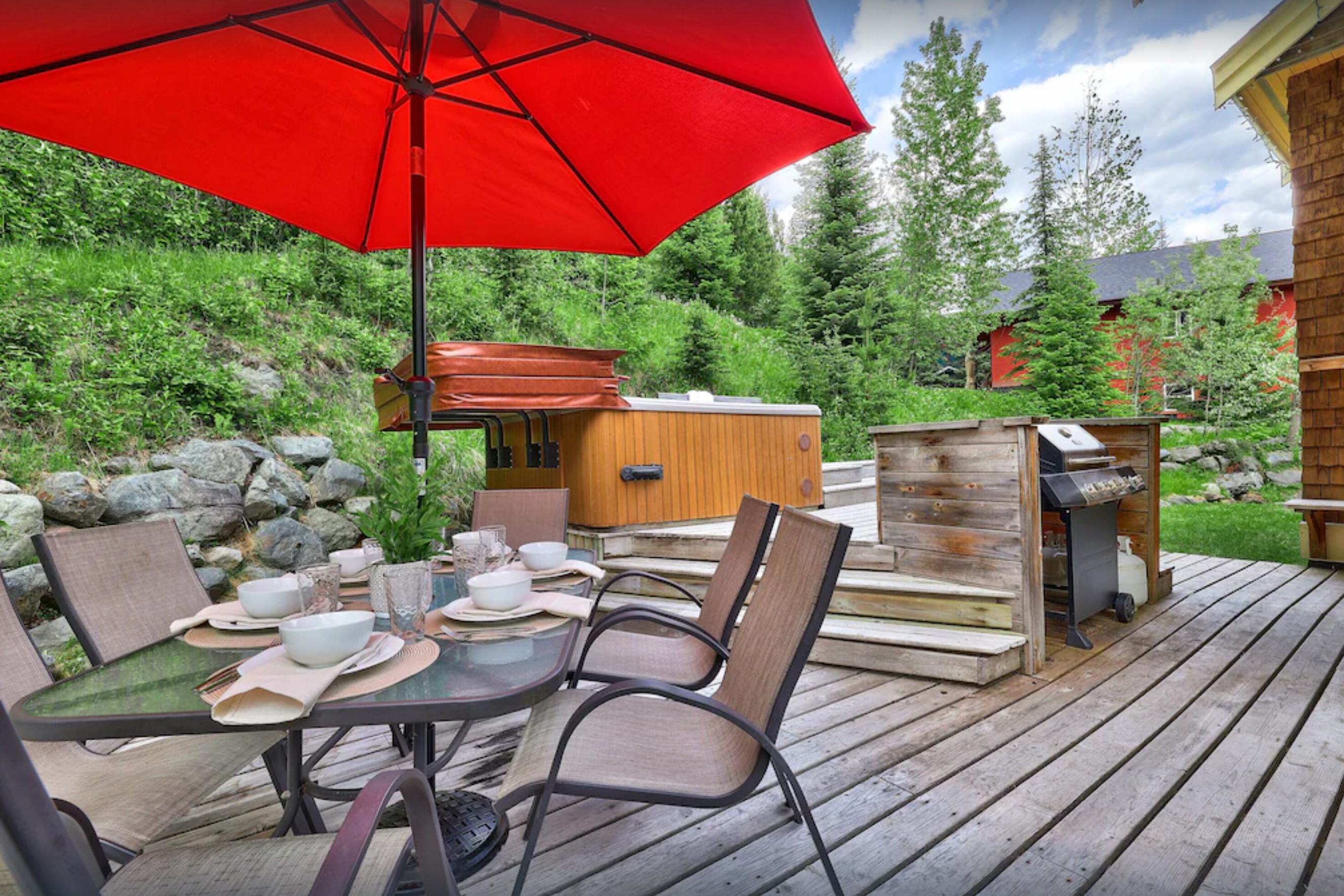 Silver Stag Vacation Rental Sun Peaks private back yard