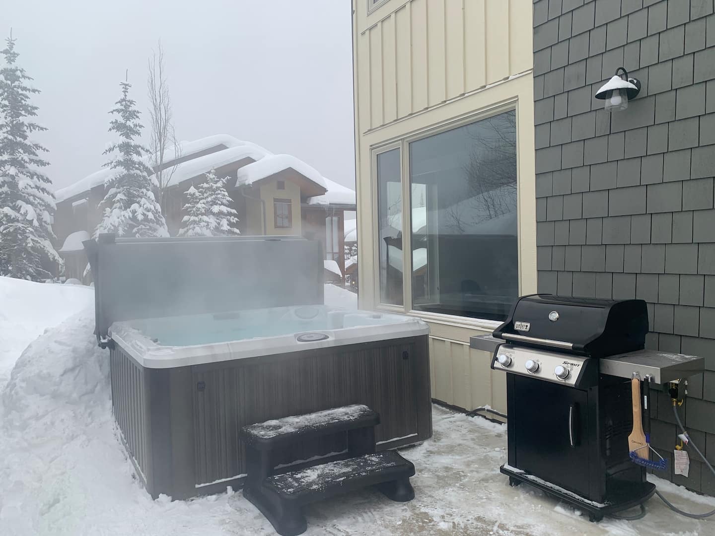 Echo Landing Vacation Rental Sun Peaks private hot tub